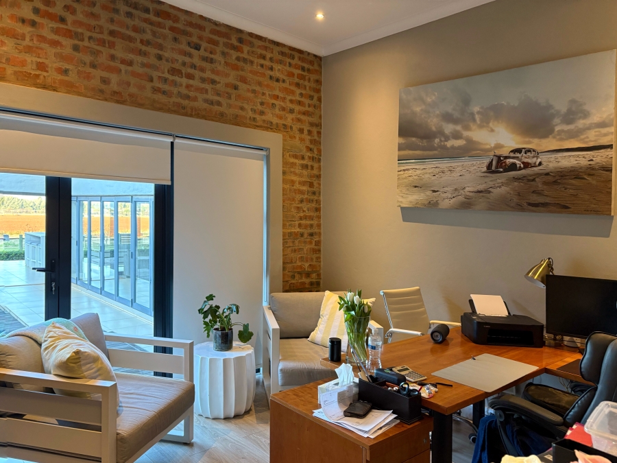 5 Bedroom Property for Sale in The Coves North West